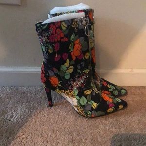 Women’s Floral Boots/ Multicolor